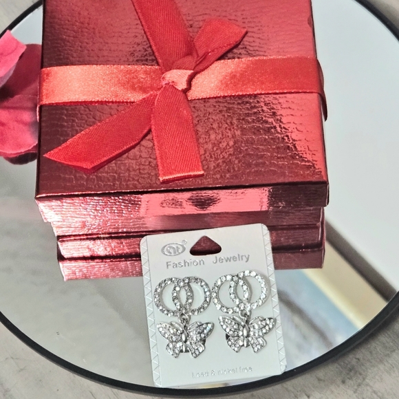 🎈3/$30 NEW Butterfly Rhinestone Silver Post Earrings - Picture 7 of 7